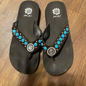Yellow Box Flip Flops. Color: Brown- turquoise beads & gemstone on strap. Sz 10